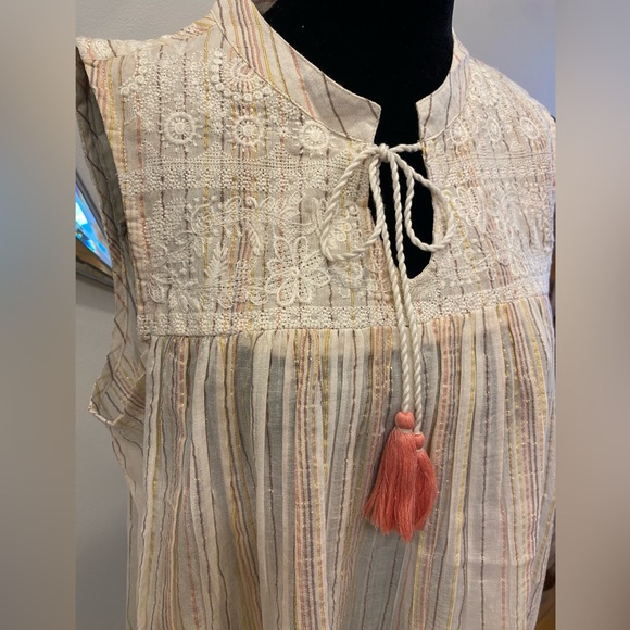 Blouse with tassels - Picture 3 of 6